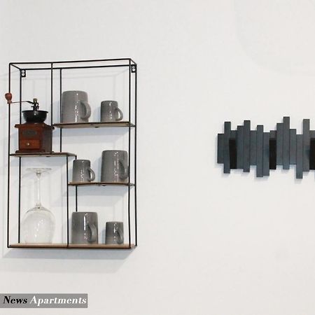 Black & White - News Apartment Bukares Bagian luar foto