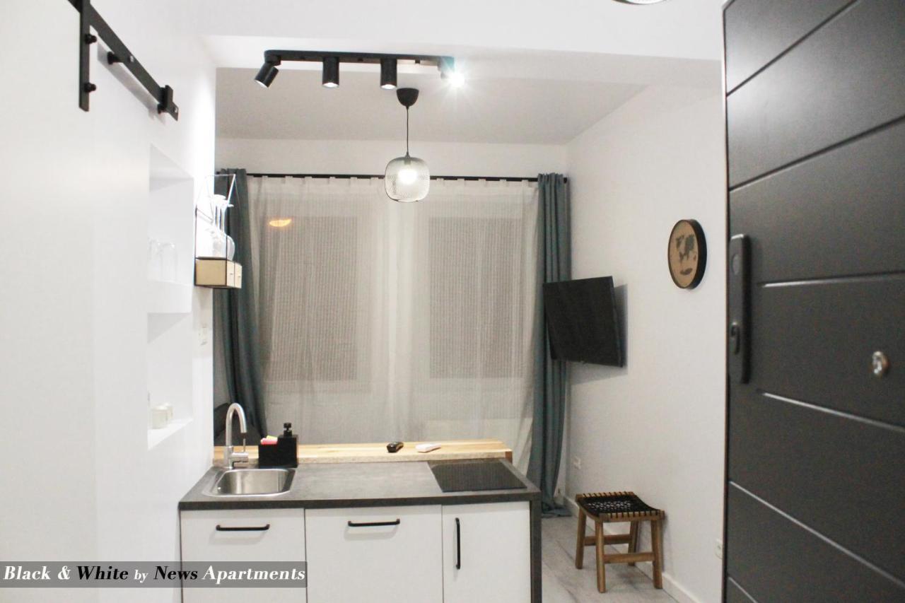 Black & White - News Apartment Bukares Bagian luar foto