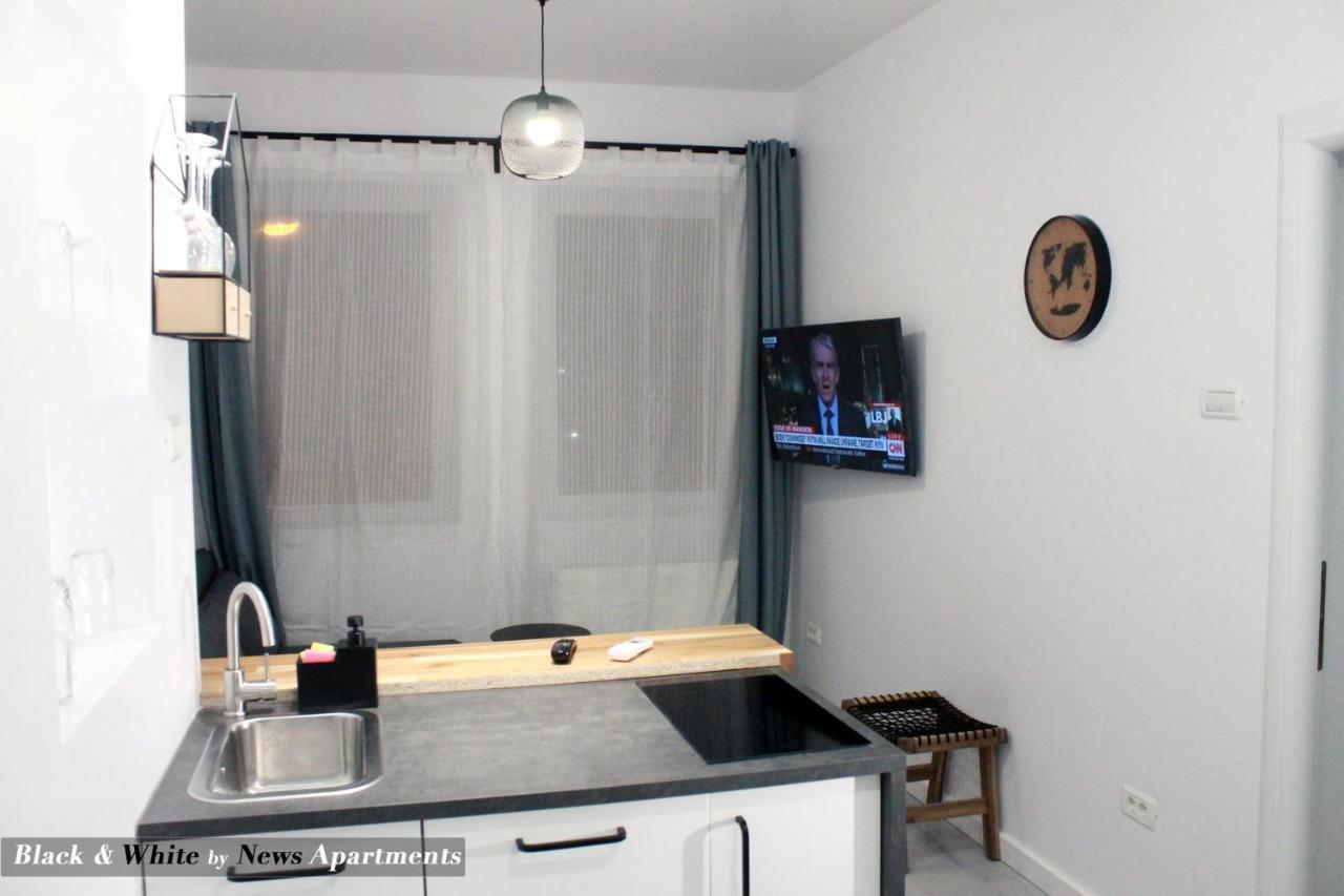 Black & White - News Apartment Bukares Bagian luar foto