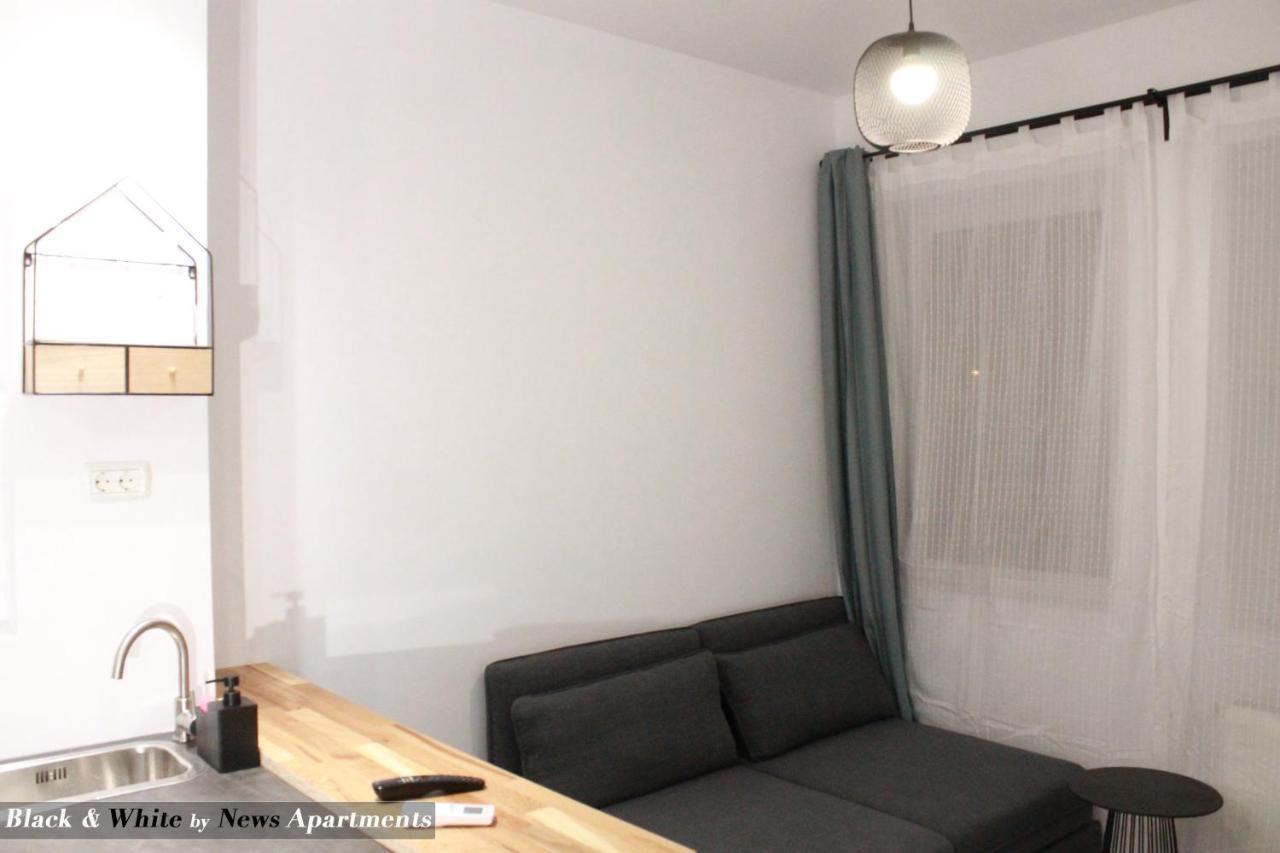Black & White - News Apartment Bukares Bagian luar foto